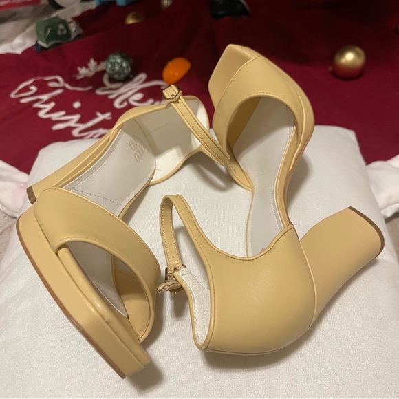 Franco Sarto beige Women’s Dima platform Heels Sandals / 9 - Picture 2 of 11